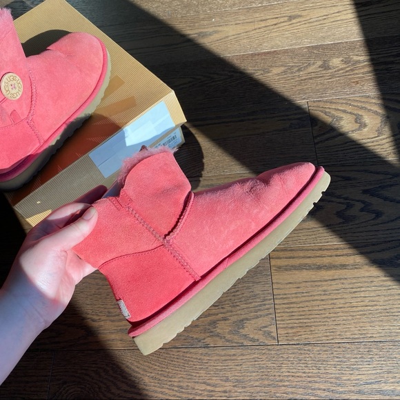 UGG pink boots with fur insole and wooden button size 7 - Picture 2 of 16